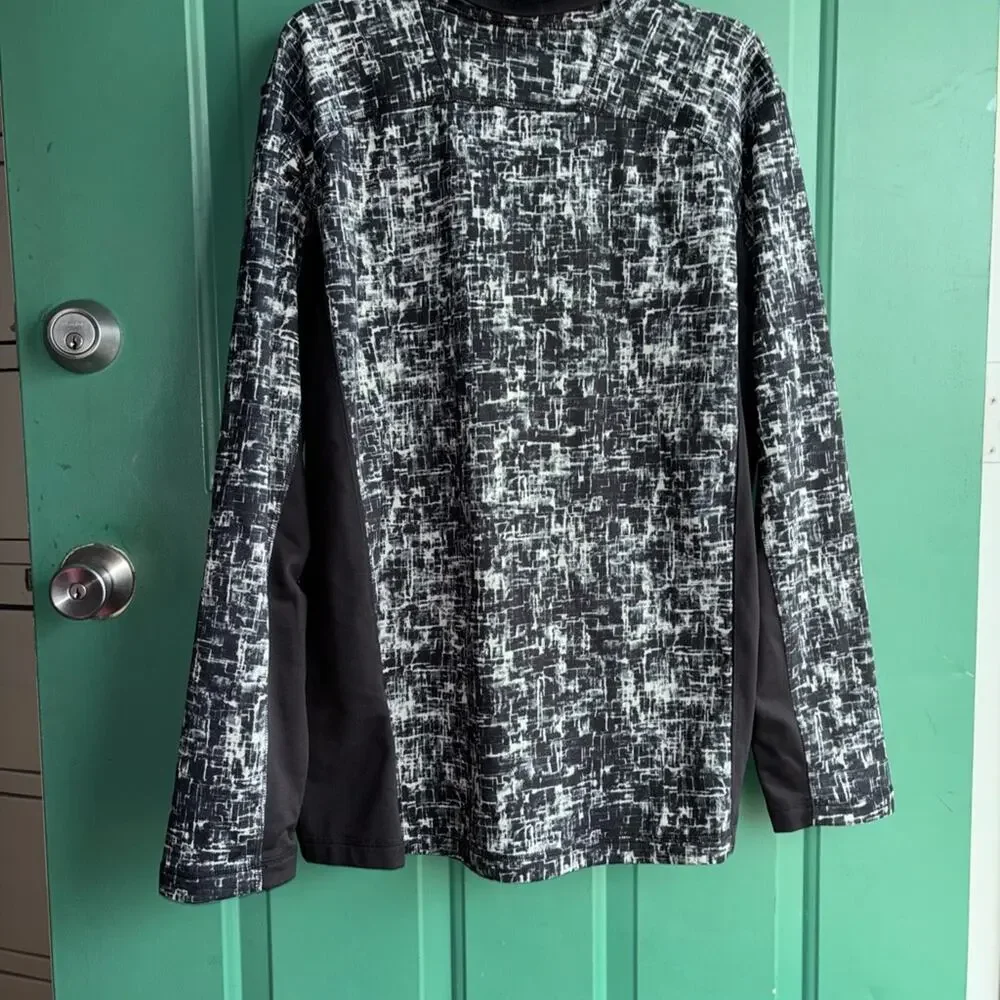 The North Face men’s XL Patterned Pullover excellent condition